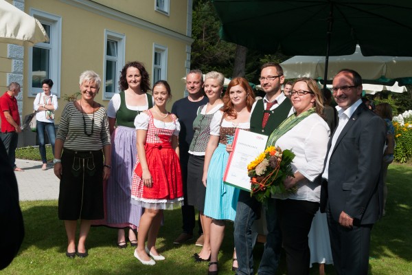 crosseye Marketing-Team und Gratulanten - vl.nr. Edda Meraner, Alexandra Schönauer(GIZ Rosegg), Melanie Flicker, Hannes Nistelberger(Vizebürgermeister Koglhof), Claudia Tibet, Daniela Fink, Paul Götz, Evelyn Götz, Andreas Schlemmer(Wirtschaftskammer)	