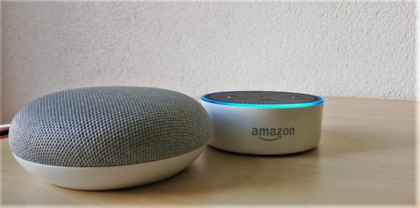 Alexa und Google Home im crosseye Büro