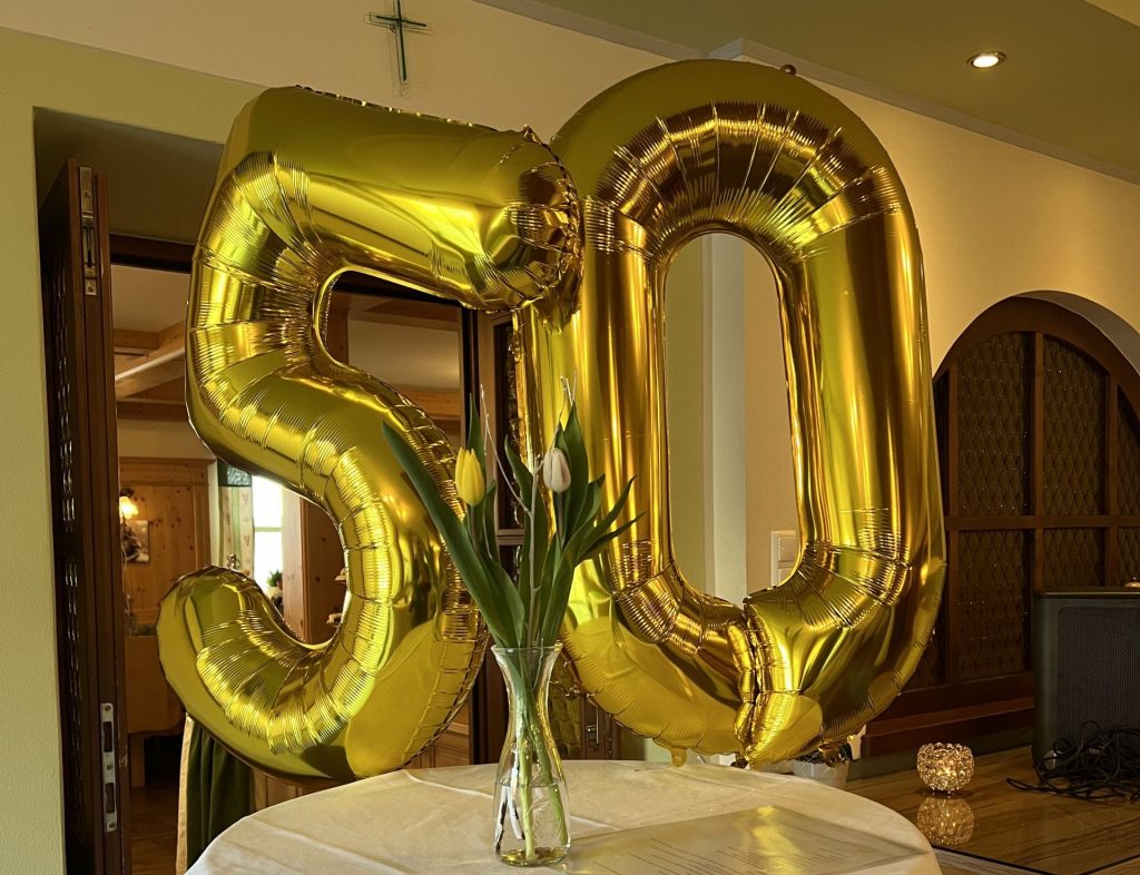 50er Ballons zur Neueröffnung des Hotels Waldhof Muhr.