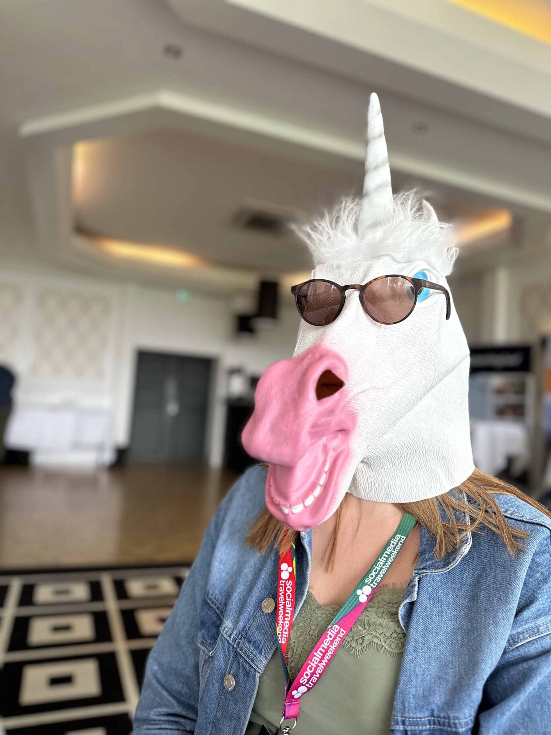 Magdalena mit Einhorn-Maske beim social media travel weekend