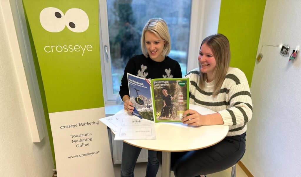 Barrierefreie Websites: Ein Muss in der digitalen Welt Isabella & Magdalena mit der Zeitschrift "Steiermark barrierefrei erleben".