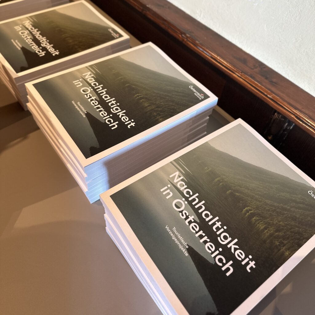 Touristische Vorzeigeprojekte - ein Folder zum Durchblättern