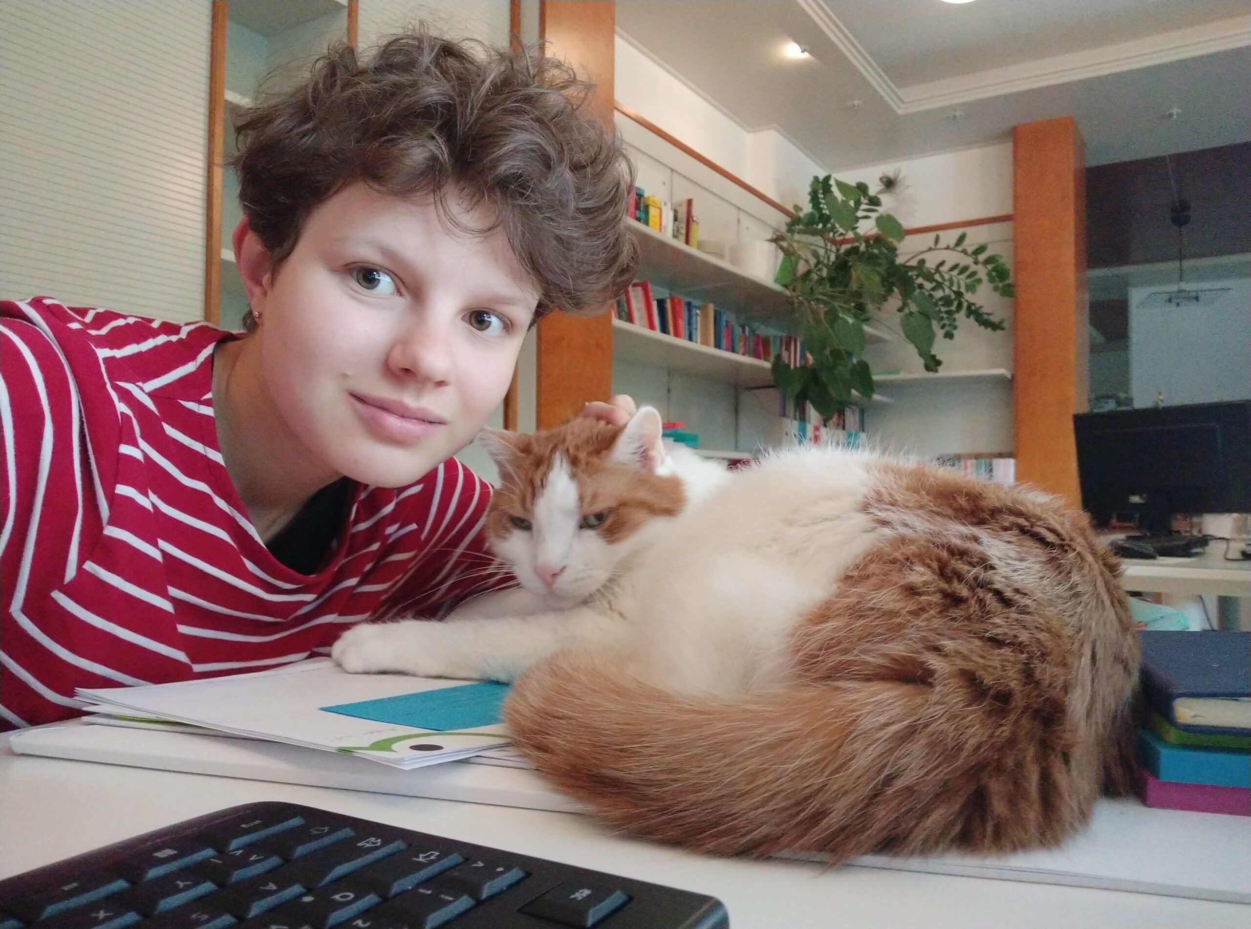 Selfie von Charly und Leona im crosseye-Büro.