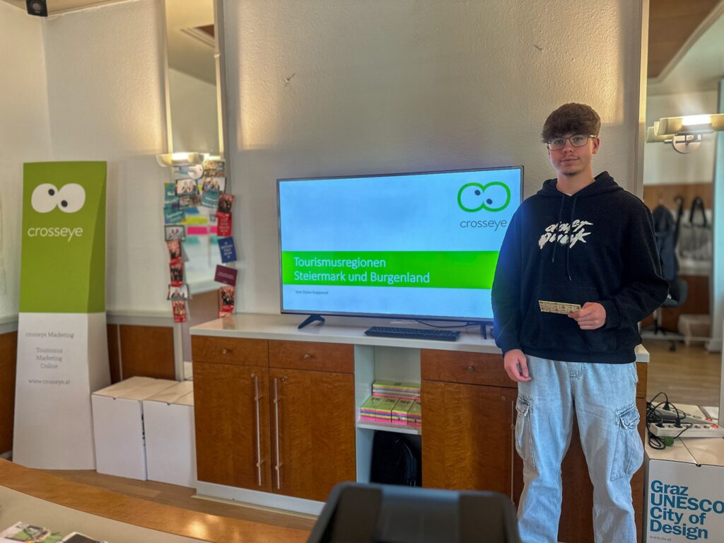 Dylan Koppenol präsentiert bei crosseye Marketing.