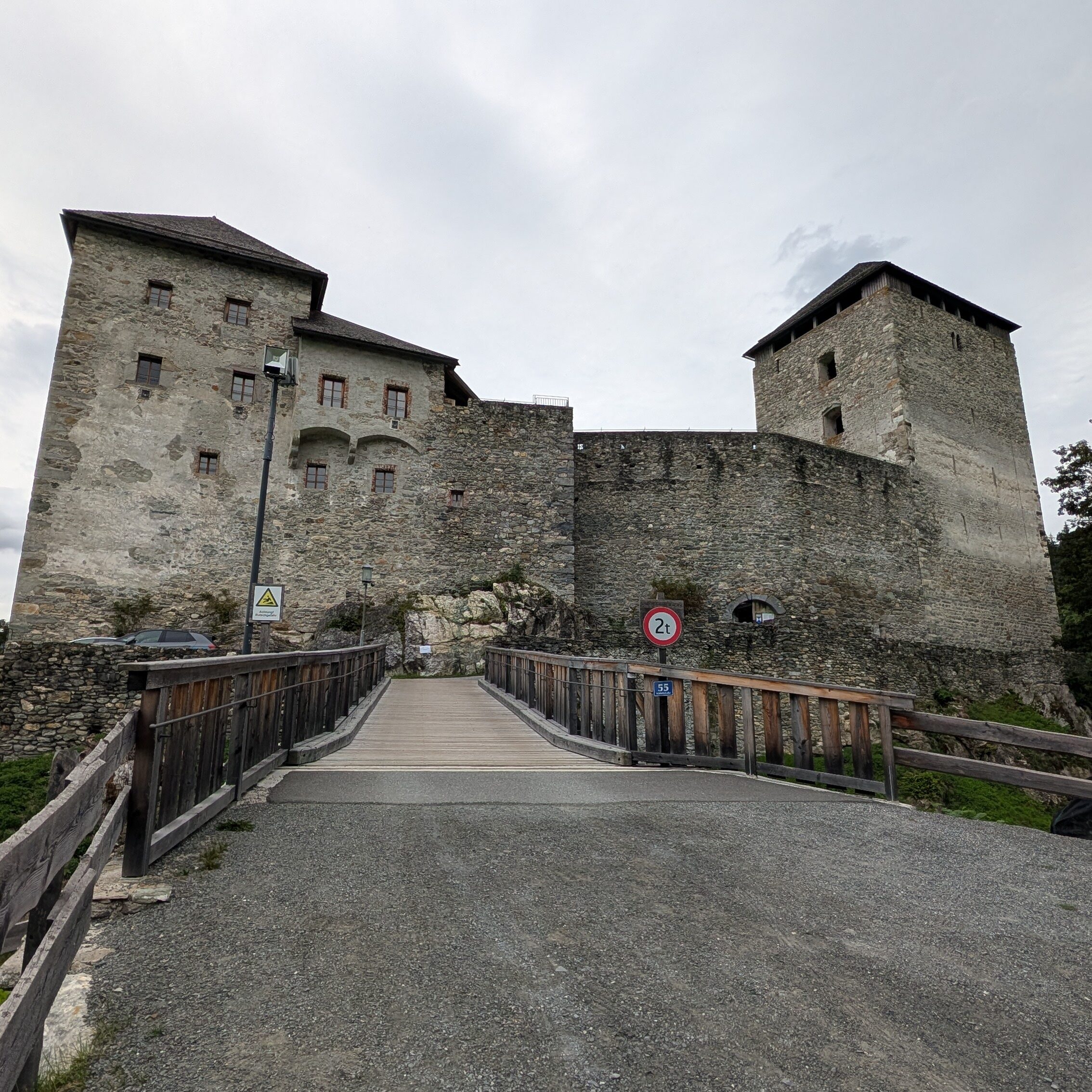 Eingang zur Burg Kaprun.