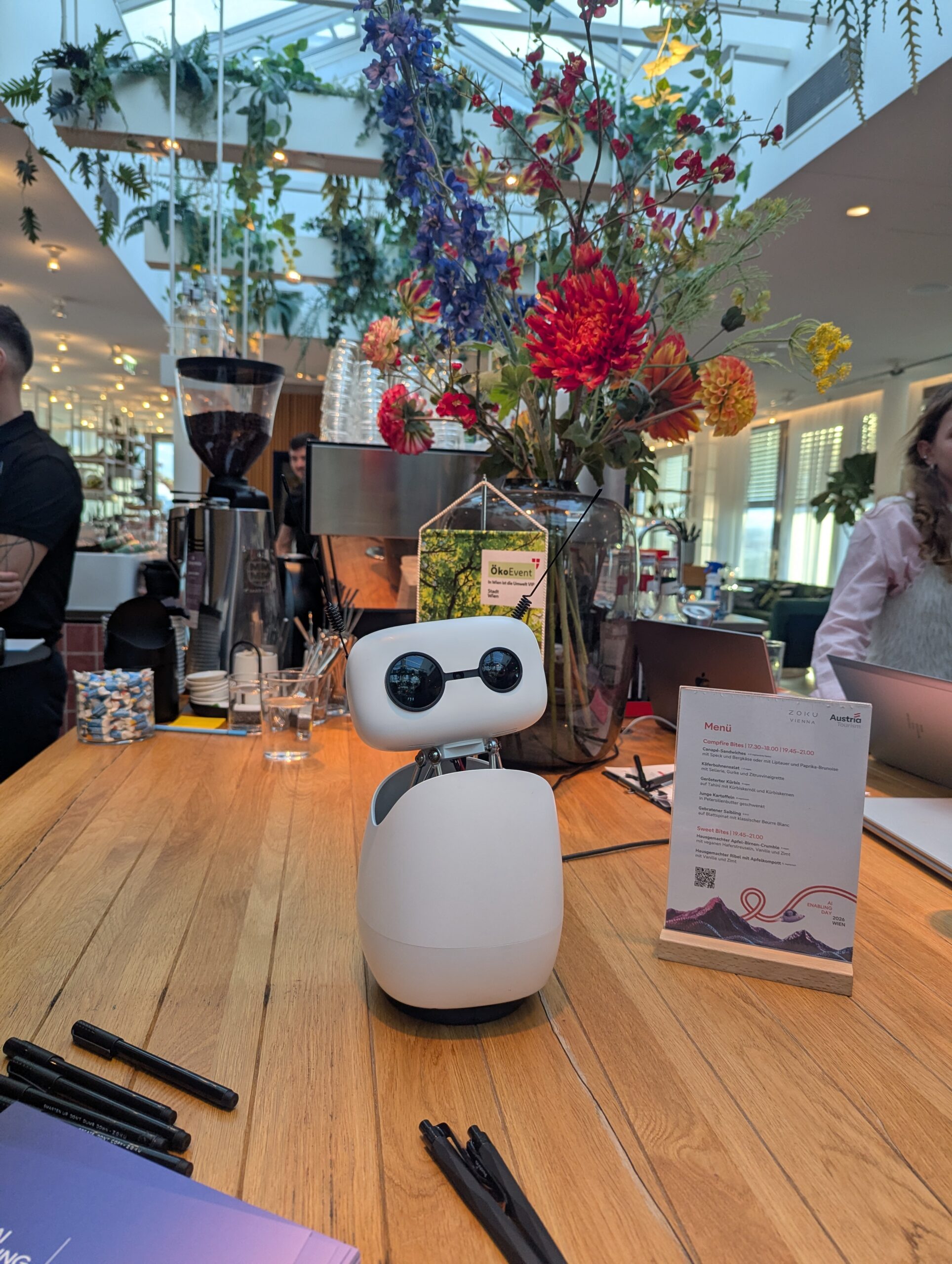 Roboter Tova vom AI Enabling Day in Wien.
